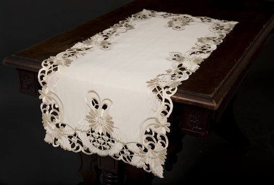 XD17104 Delicate Daisy Table Runner,15"x34"