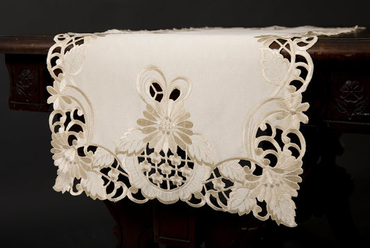 XD17104 Delicate Daisy Table Runner,15"x34"